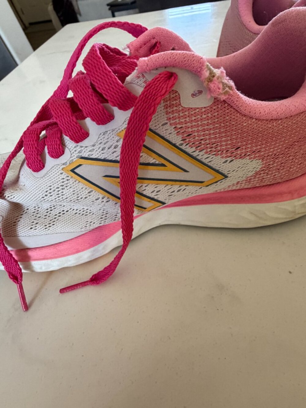 New Balance Fresh Foam 680 v7 Women's Running Shoes Size 8 Pink and White - Picture 3 of 16
